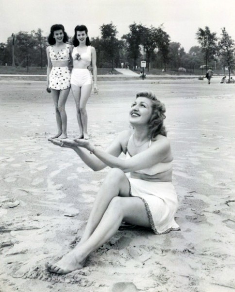 Vintage-Forced-Perspective-3-484x600