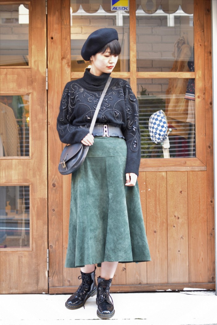 ビジューニットとレザースカートで大人スタイル 古着屋JAｍ京都