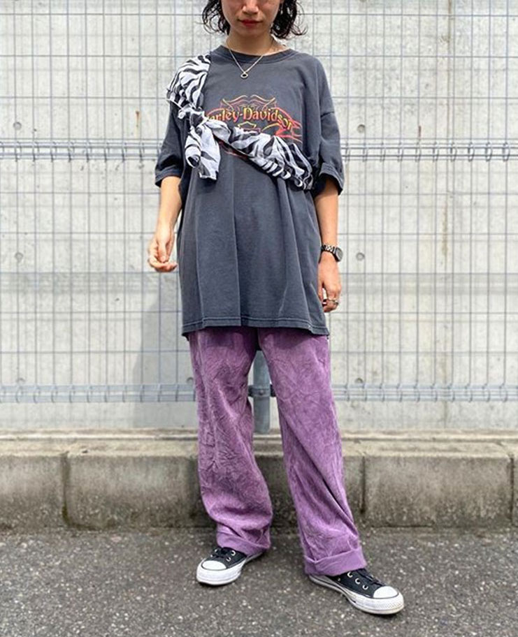 ハーレーダビッドソンTシャツ×紫パンツコーデ