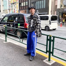 レーシングジャケット×スラックスパンツ×ローファー古着コーディネート 